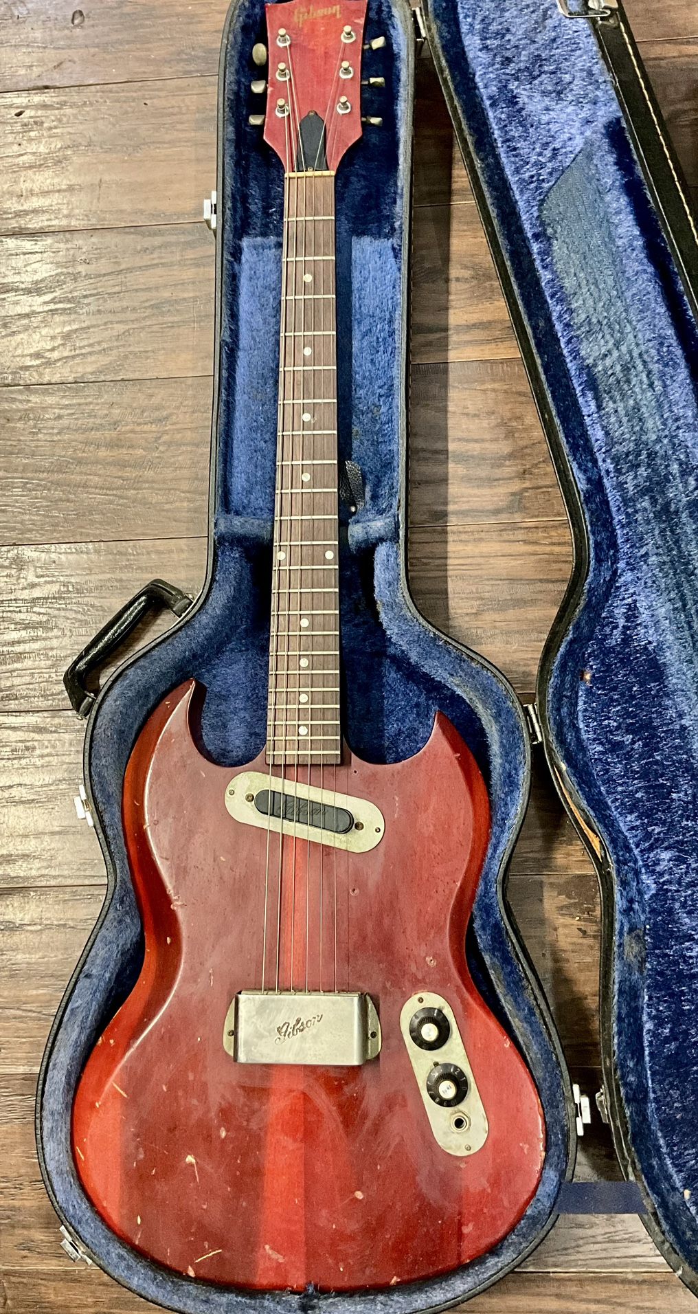Gibson SG-100 1970’s- Cherry w/Hardshell Case