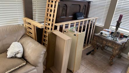 Twin bed with 2 drawer need a matress