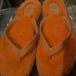 New Ugg Flip- Flop