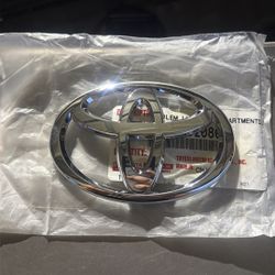 Emblem - Toyota (75(contact info removed)0)