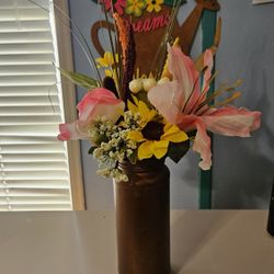 Handmade Flower bouquet and wall decor bundle.
Hand panted wooden watering can with flowers wall decor
WITH
Handmade glass jar/vase with assorted silk