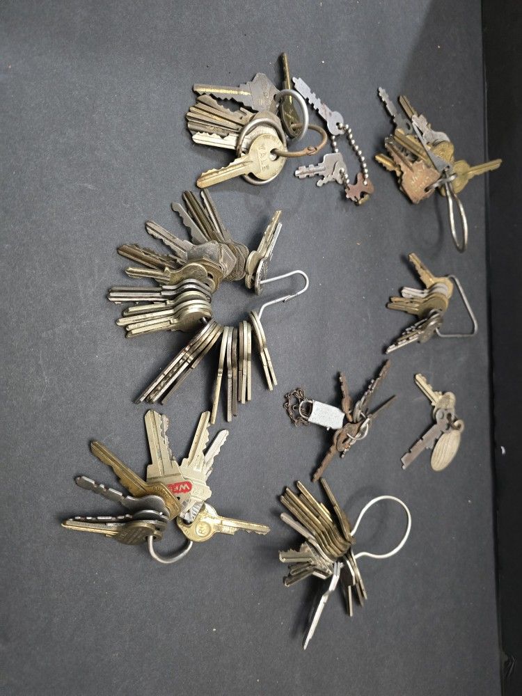 Vintage / Antique Lot Of Keys