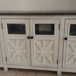Nice LivingRm/ Entry Table Set