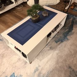 Free White Coffee table 