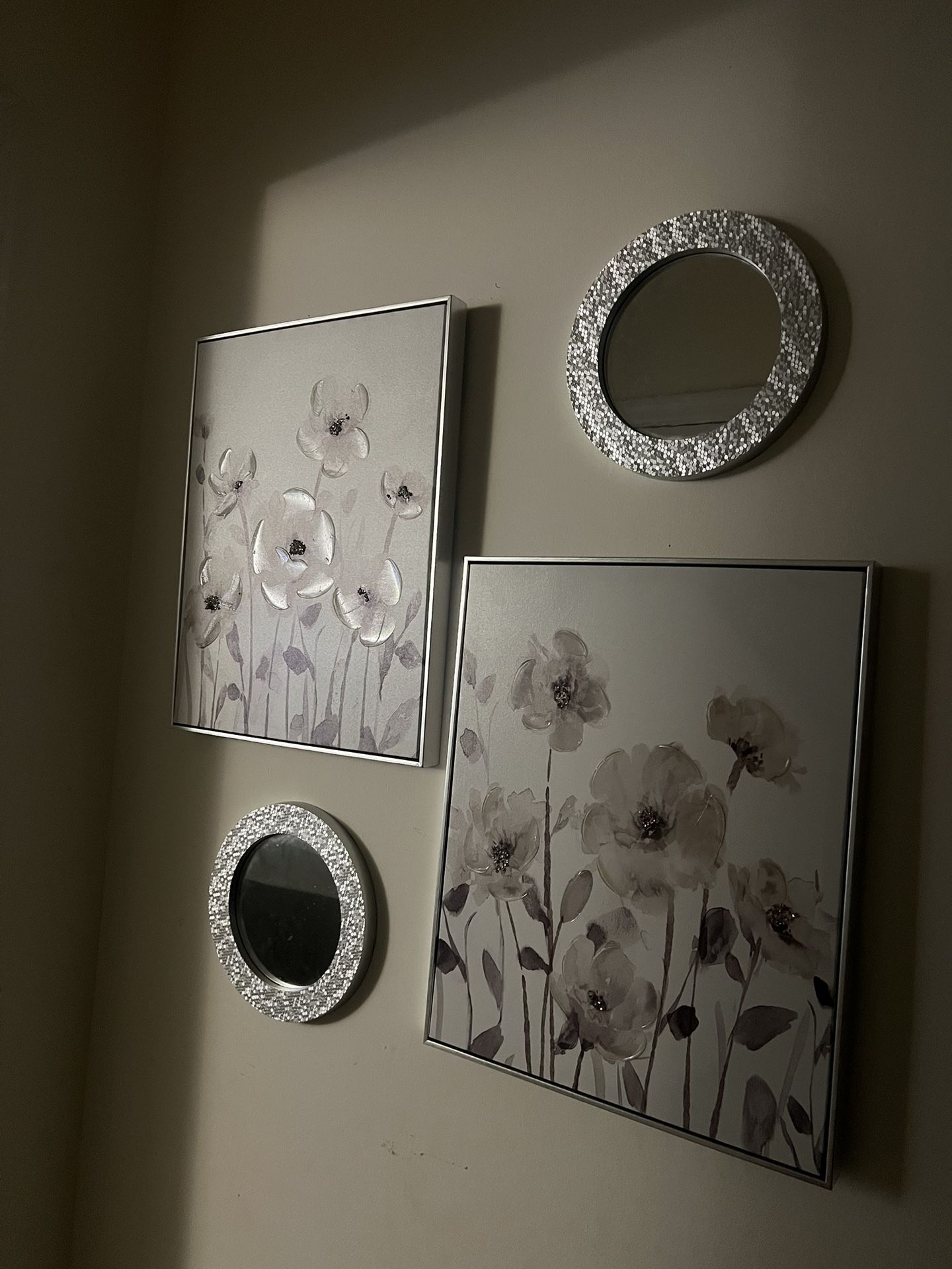 Flower Pictures And Small Mirrors