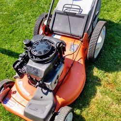 Husqvarna 22" Self Propelled Lawnmower (Lawn Mower)