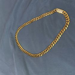 Gold cuban