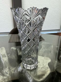 Large Elegant Crystal Vase – Heavy Cut Glass Style