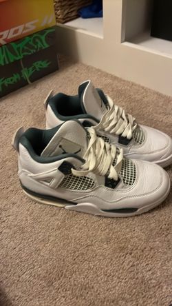 Jordan 4s size 5.5 kids