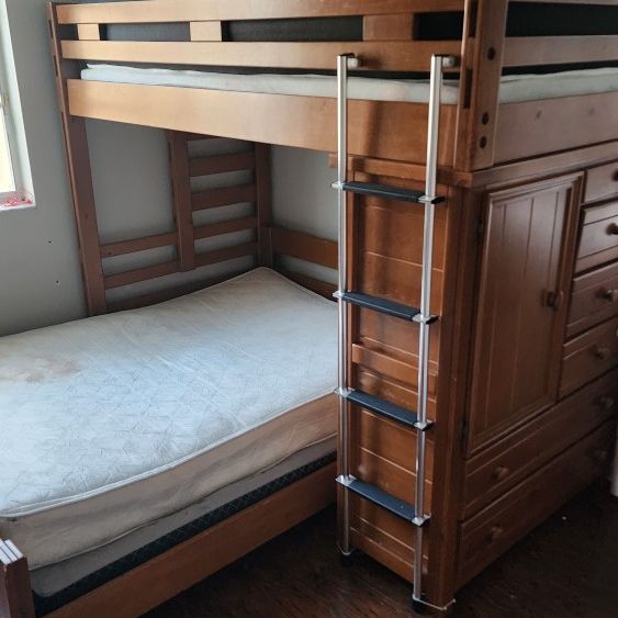 Twin, Full Solid Wood Bunk Bed 
