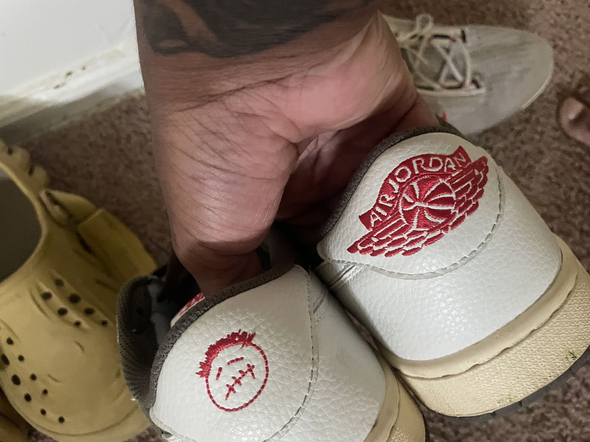 Travis Scotts Low Mochas