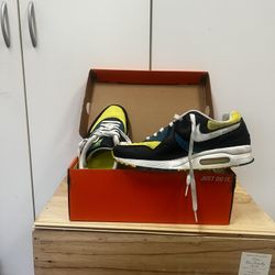  Nike Max Light