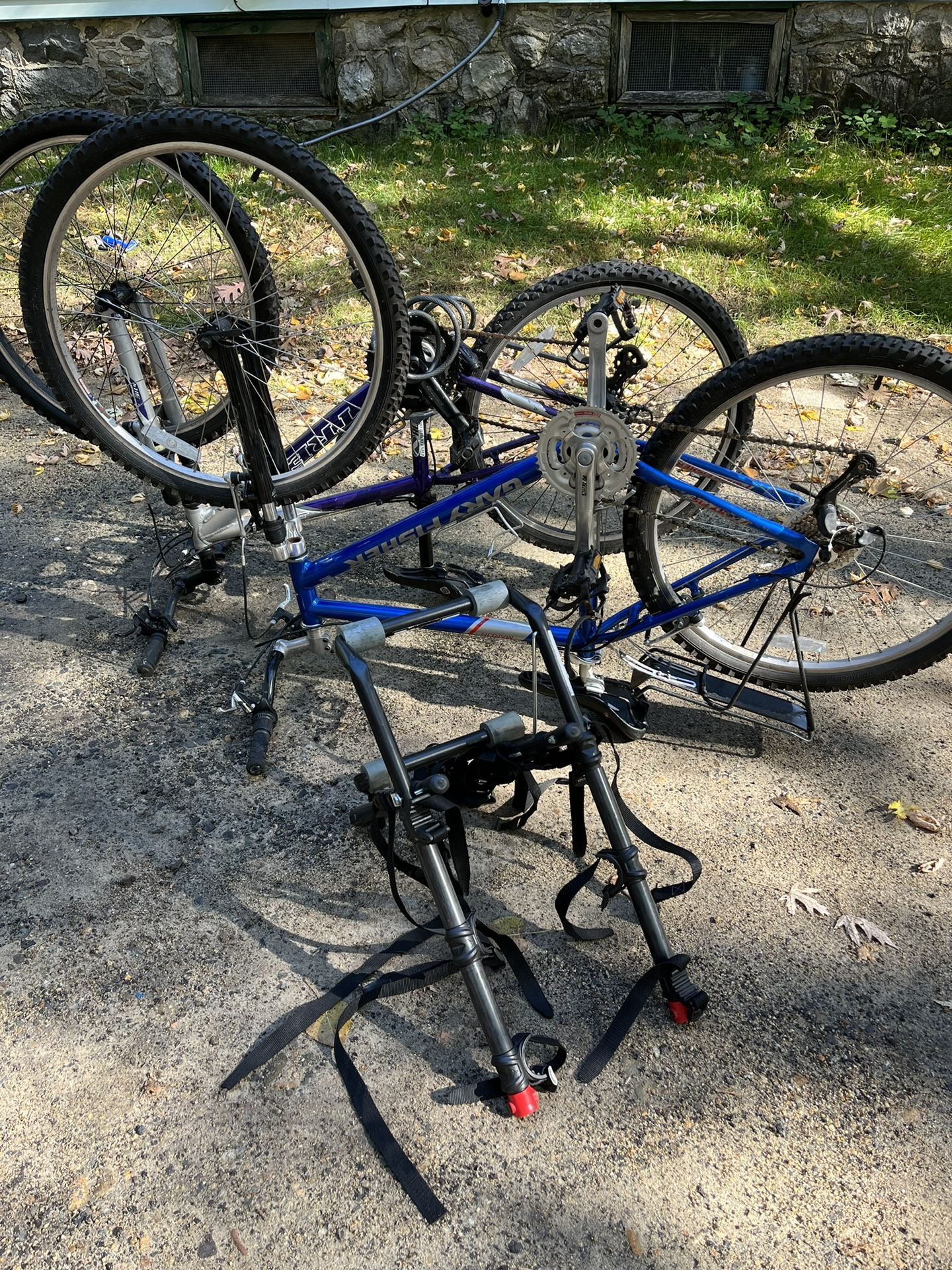 Men Gerry Fisher And Women Trek Mt Bikes Come With Lock And Bike Racks. Very Good Conditions.