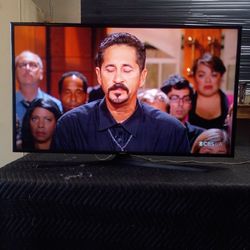 55 Inch Samsung Smart 4k Beautiful Tv Comes With Remote Control Shows Great Picture Works Perfect Guaranteed 