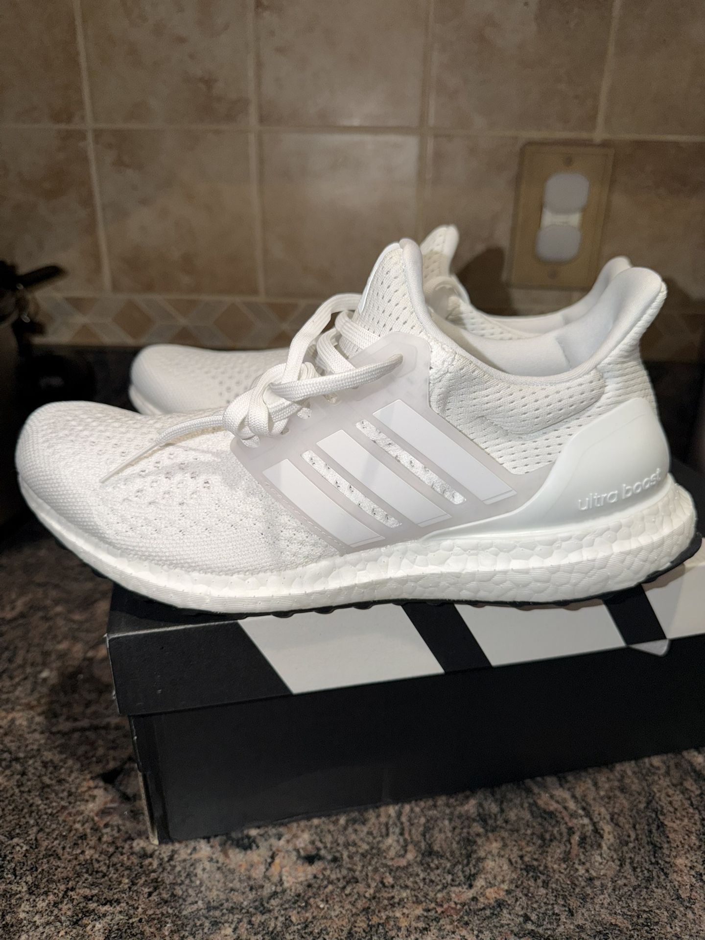 Ultraboost triple White *brand New*