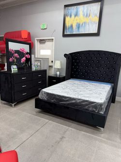 Black Velvet Tufted Bedroom Set