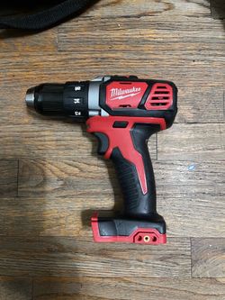 Milwaukee 1/2 Drill driver 18V. $65 🔥 tool only pick up in van nuys