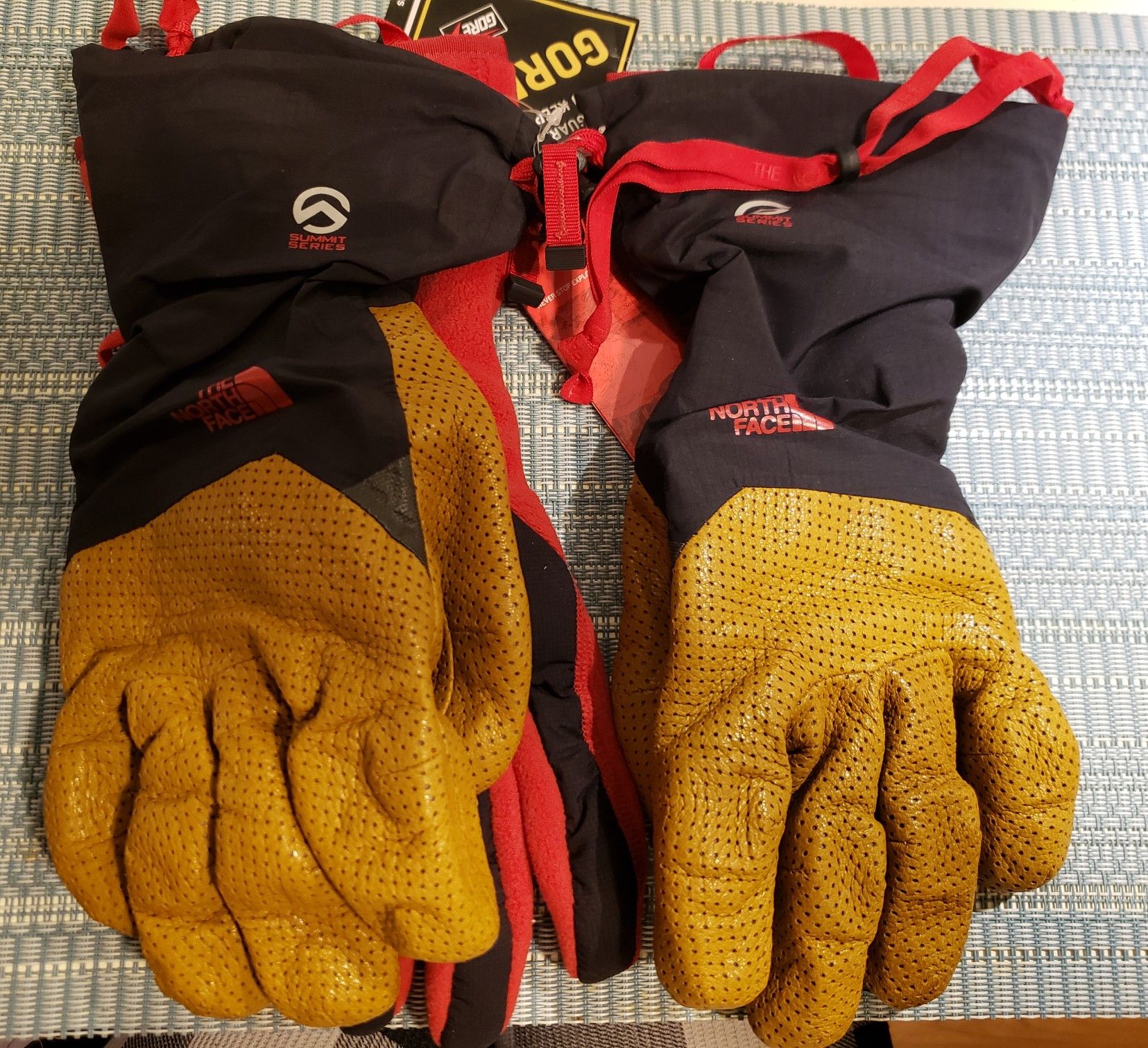 the north face vengeance glove size xs new never been used