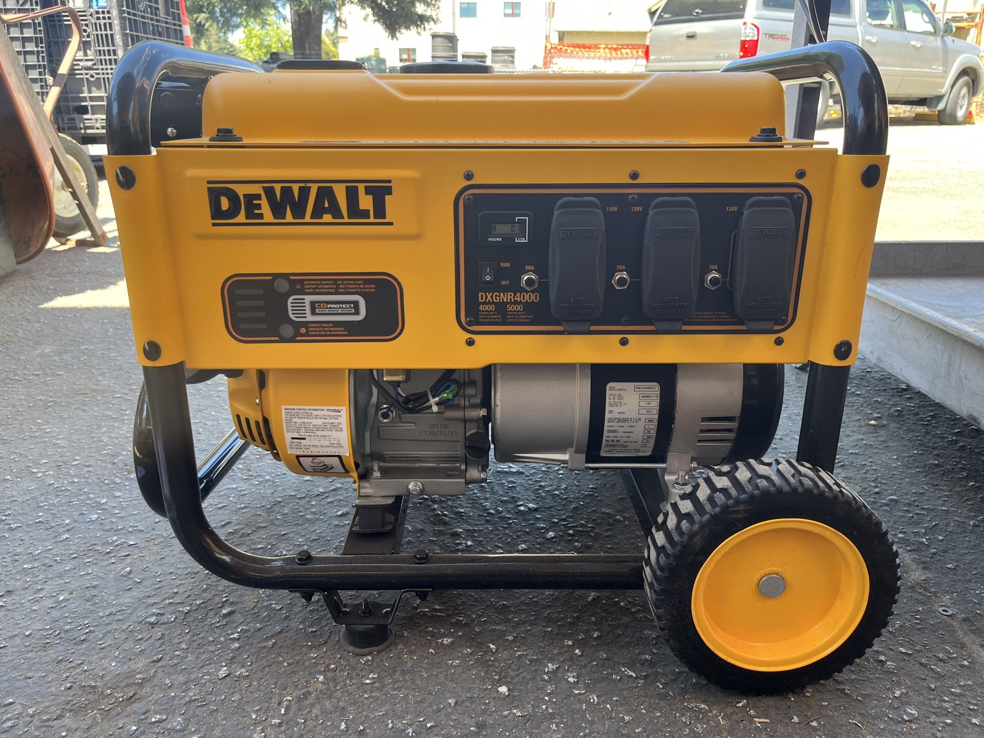 DeWalt DXGNR4000 4000-Watt generator