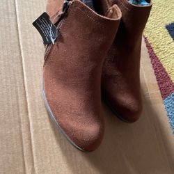 Size 8.5 M  / AZ GALEN Ultra -Soft Foam Ladies Upper Boot/Shoes ~New~