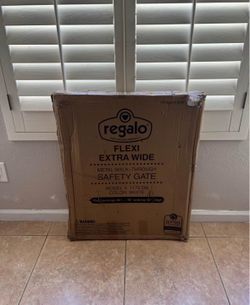 Extra Wide Pet Gate / Safety Gate - Fits Openings up to 76”