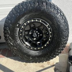 Liberty Maxxis 32” with Method Wheels for Can Am Maverick X3 