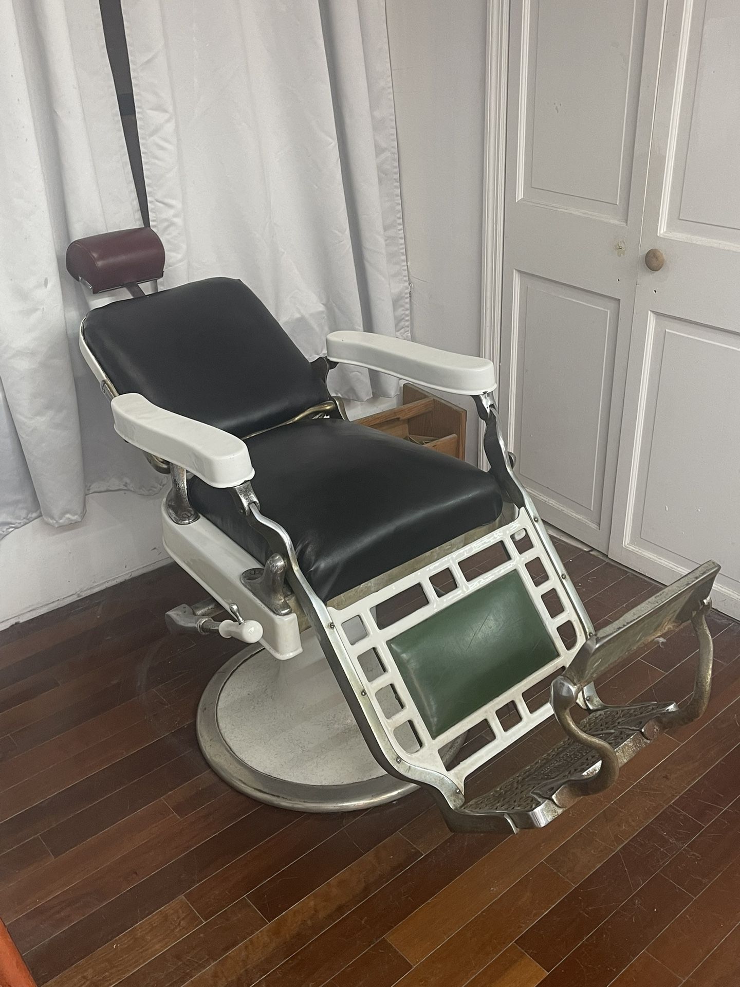 Theo a Koch’s Chicaco Barber Chair 50s