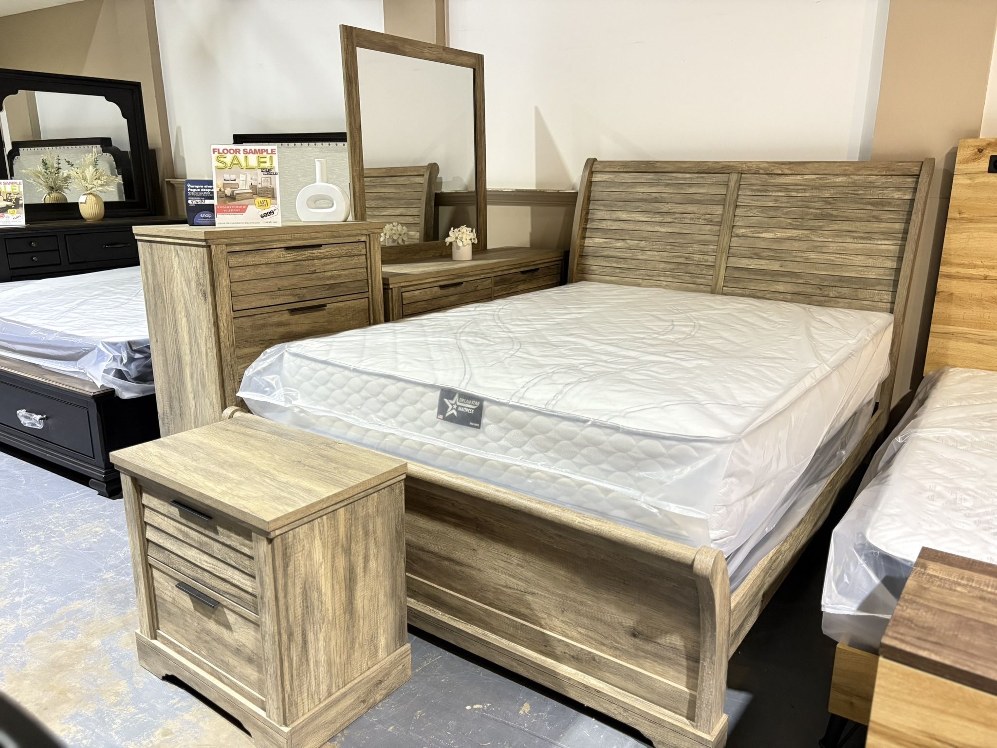 New 5pc Queen Floor Sample Bedroom Set
