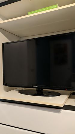 Samsung 32" Full HD (1920x1080) LED Smart TV + Free Chromecast