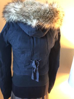 HOLLISTER NAVY FUR LINED BOMBER JACKET WITH HOODIE SMALL for Sale in Porter  Ranch, CA - OfferUp