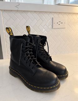 Doc Martens - Women Size 6