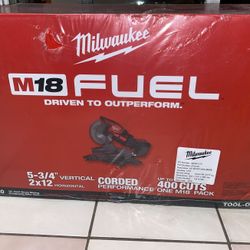 Milwaukee Dual-Bevel Sliding Compound Miter Saw M18 FUEL