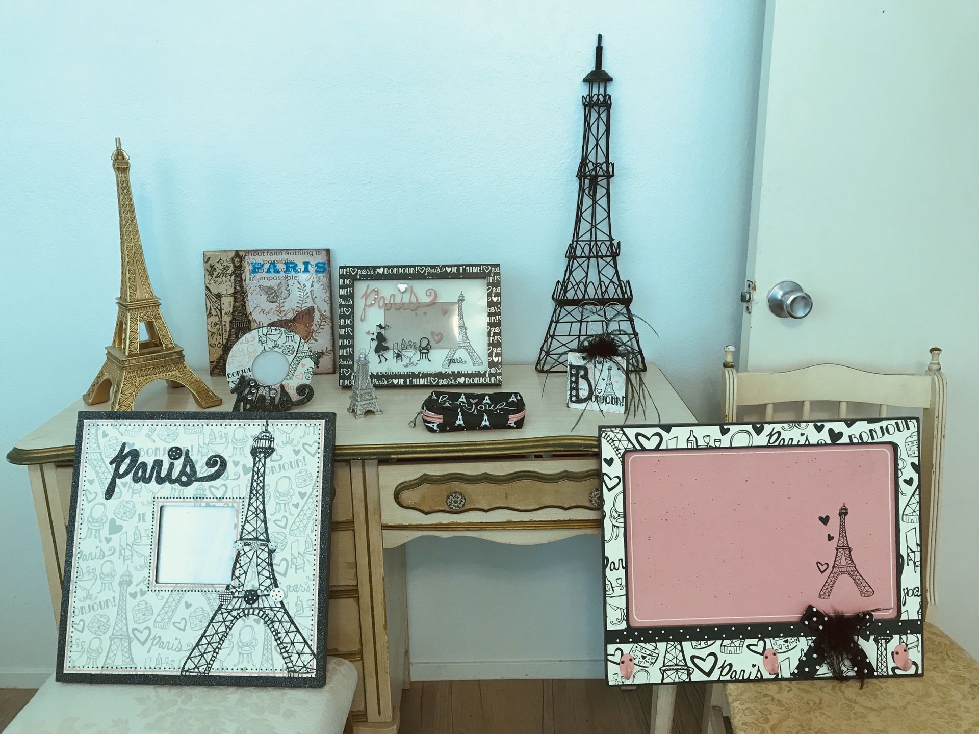 10 piece Paris themed Room Decorations