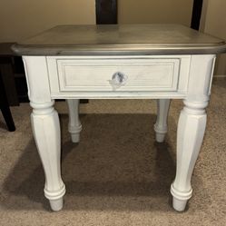 NEW Bernards Linden 24" Tall End Table with 4 Legs in White Furniture