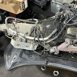 5.7 V8 motor and trans