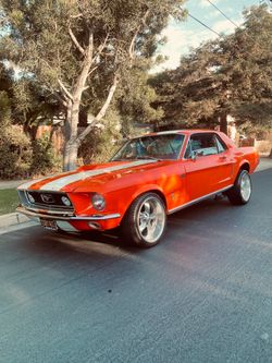 Ford Mustang 1968,,automatic transmission, 351 engine, coupe, 4 barrels 8 cylinders.