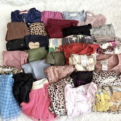 bundle lot of 32 girls 6 clothes leggings tops Tutu Skirt Nike Pokémon