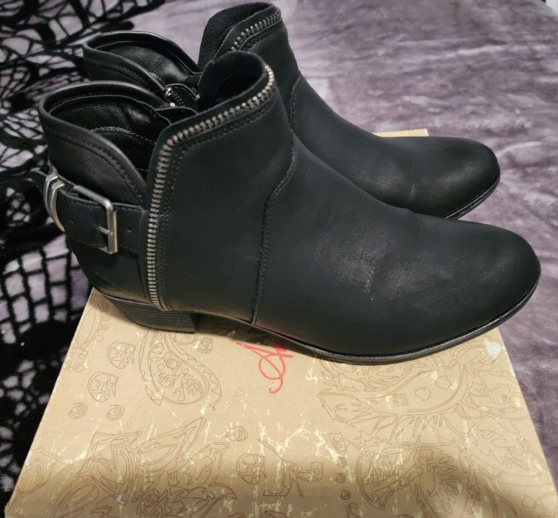 Boots For Women Size 7.5M