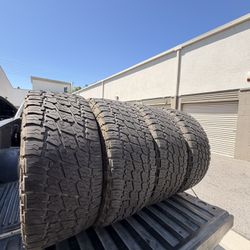  35/12.5/20 LT Nitto Terra Grappler G2. 