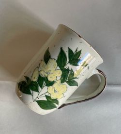Vintage 10-oz Speckled Stoneware Yellow Flower Mug