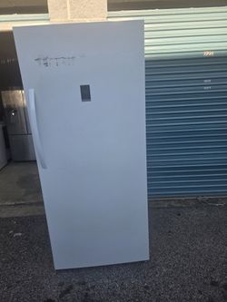 Insignia Huge Up Right Deep Freezer