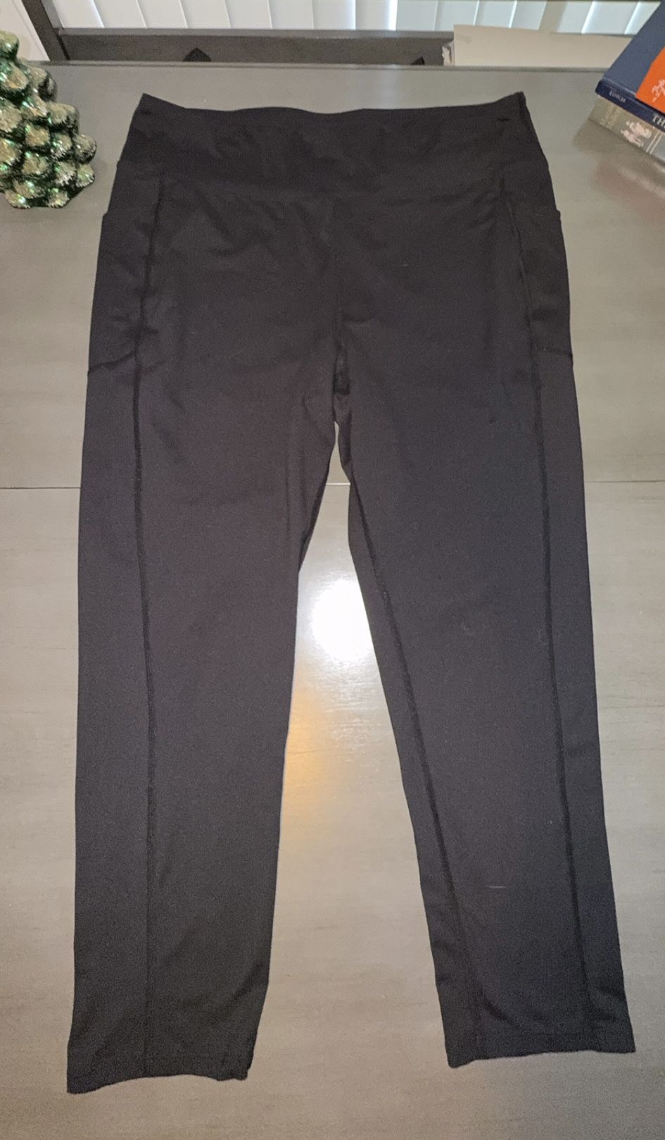 LuLaRoe “Rise” Black High-Waisted Capri Leggings With Pockets - Size 2X