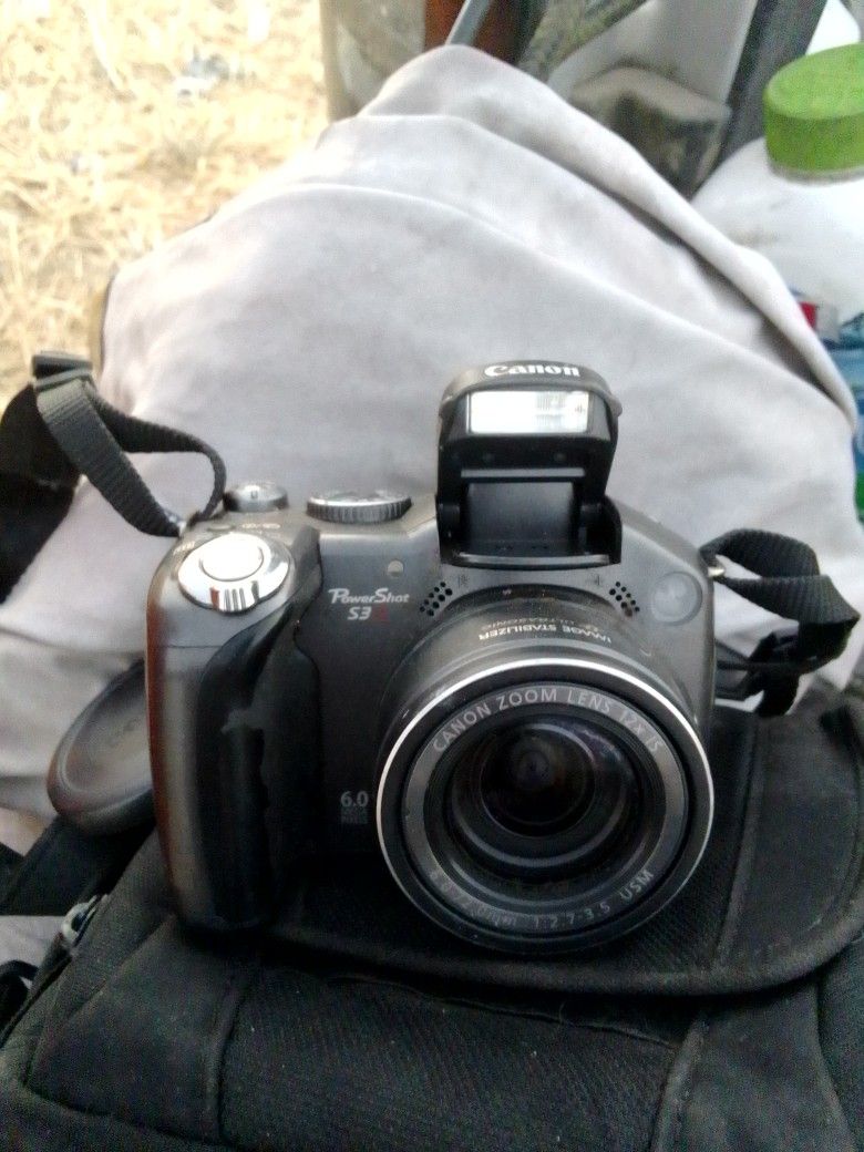 Canon Powershot S3is 6.0 Megapixels