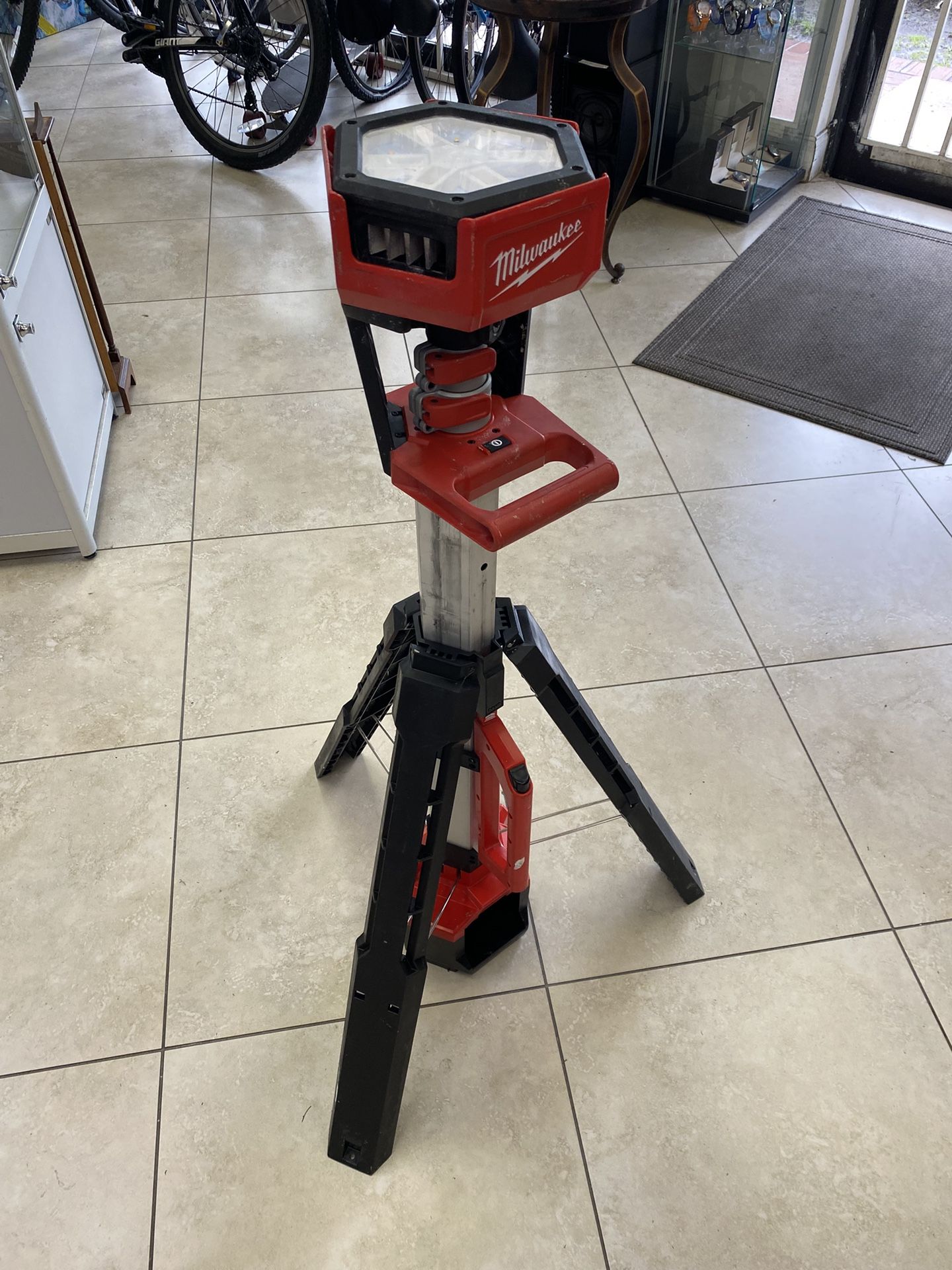 Milwaukee M18 18-Volt Lithium-Ion Cordless Rocket Dual Power Tower Light (Tool-Only
