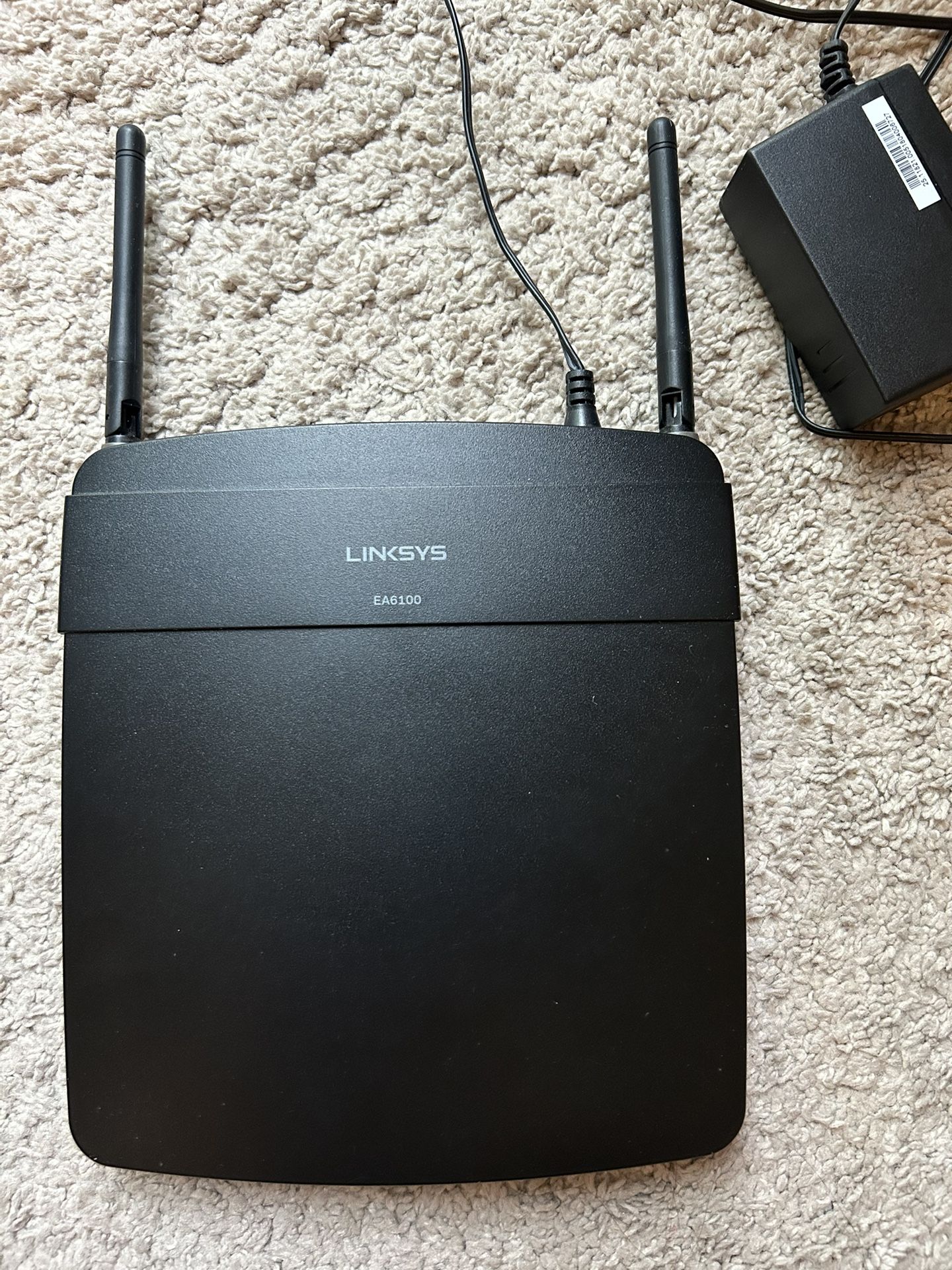 Linksys EA6100 dual-band Wi-Fi router
