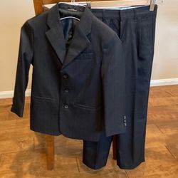 Boys formal suit set Size 8 with white dress shirt(8) and tie (rubber band)