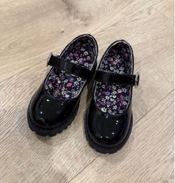 Like new shoes size 8