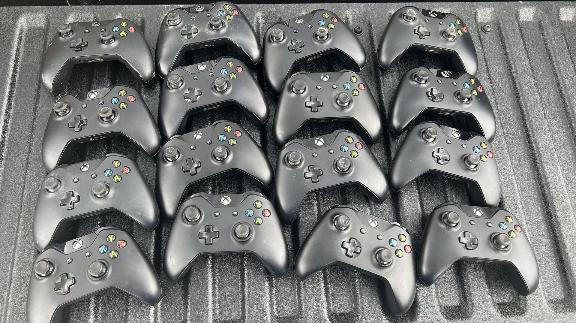 Xbox One Wireless Controllers 