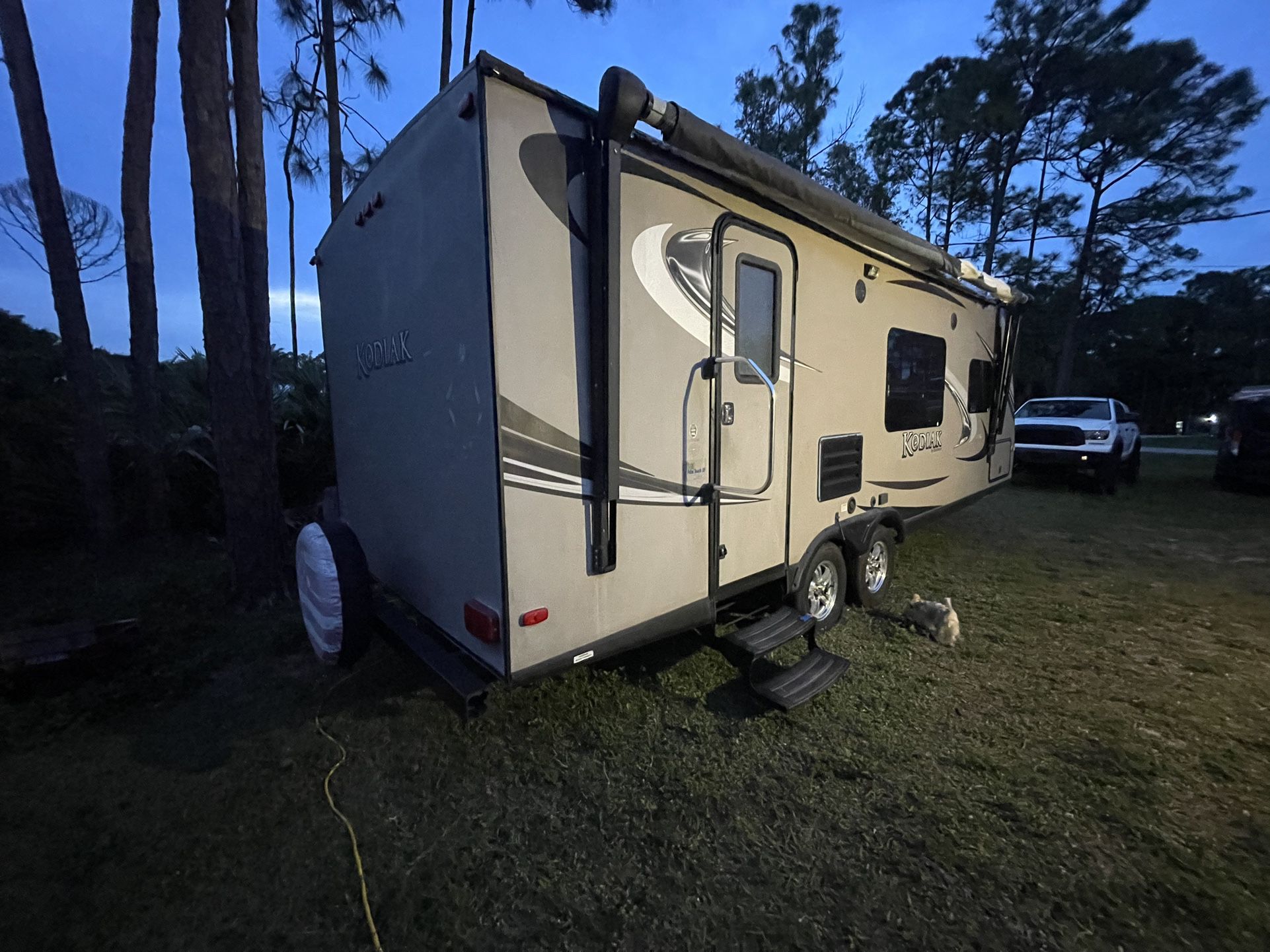2013 / 224’/ Travel Trailer / Tiny Home/ RV. Solid Trailer with no leaks. Power, lights, water & plumbing works. Includes power & plumbing hookups. Ne