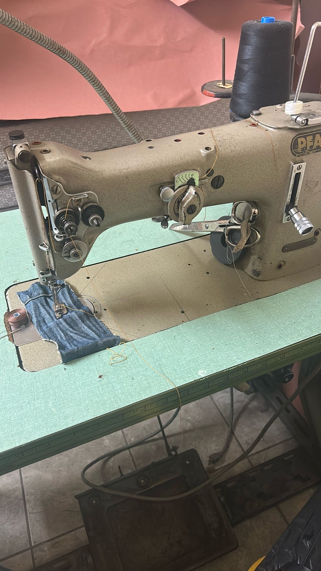 Máquina De Coser Pfaff Trabaja Bien
